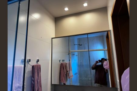 Casa de condomínio para alugar com 260m², 4 quartos e 3 vagasBanheiro