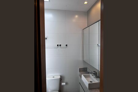 Casa de condomínio para alugar com 260m², 4 quartos e 3 vagasBanheiro