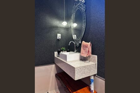 Casa de condomínio para alugar com 260m², 4 quartos e 3 vagasBanheiro