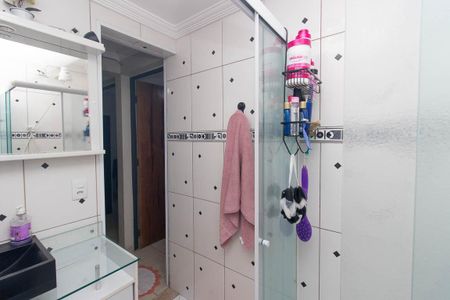 Banheiro de apartamento para alugar com 2 quartos, 48m² em Chácara São João, São Paulo