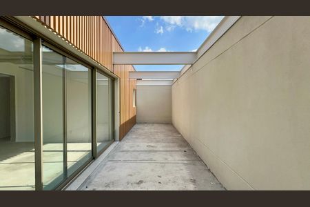 Casa de condomínio à venda com 584m², 4 quartos e 4 vagasVaranda