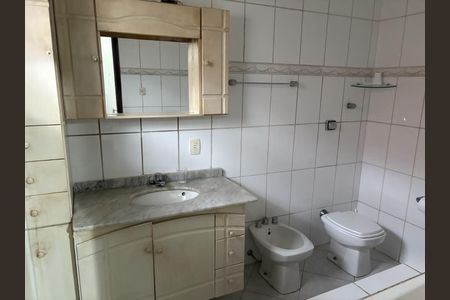 Casa à venda com 220m², 3 quartos e 1 vagaBanheiro