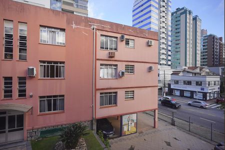 Sala - vista de apartamento para alugar com 3 quartos, 99m² em Centro, Florianópolis