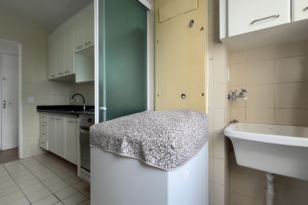 Apartamento para alugar com 56m², 2 quartos e 1 vaga Apartamento para alugar com 56m², 2 quartos e 1 vagaCozinha e Área de Serviço