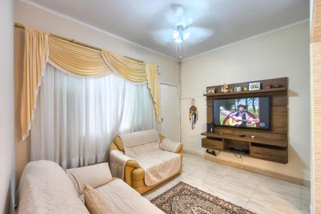 Casa para alugar com 59m², 1 quarto e 2 vagasSala