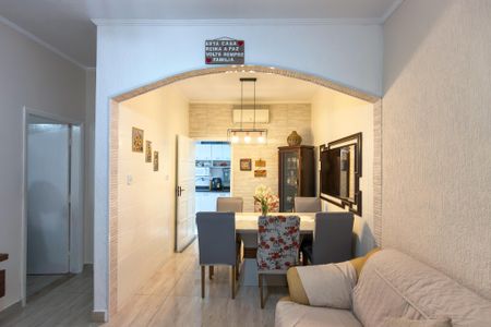 Casa para alugar com 59m², 1 quarto e 2 vagasSala