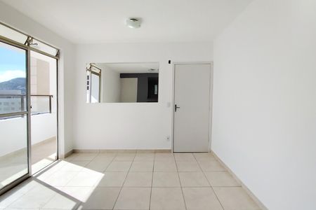 Apartamento à venda com 83m², 3 quartos e 1 vagaSala