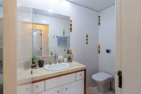 Apartamento para alugar com 225m², 3 quartos e 2 vagasBanheiro 1