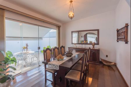 Casa à venda com 300m², 3 quartos e 4 vagasSala de Estar