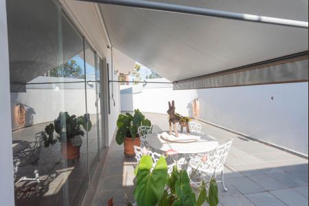 Casa à venda com 300m², 3 quartos e 4 vagasÁrea Lateral