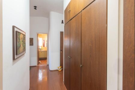 Casa à venda com 300m², 3 quartos e 4 vagasCorredor- Armário