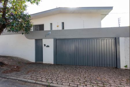 Casa à venda com 300m², 3 quartos e 4 vagasFachada