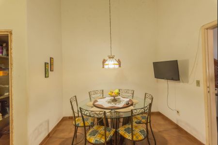 Casa à venda com 300m², 3 quartos e 4 vagasCopa