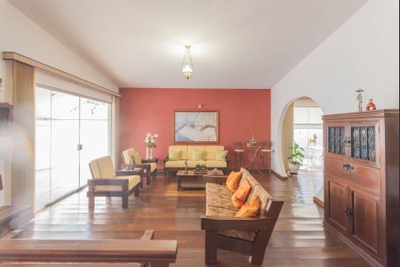 Casa à venda com 300m², 3 quartos e 4 vagasSala de Estar