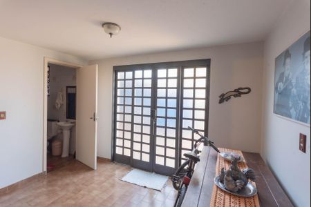Casa à venda com 300m², 3 quartos e 4 vagasEscritório