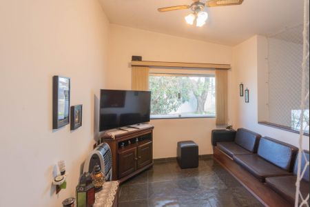 Casa à venda com 300m², 3 quartos e 4 vagasSala de TV