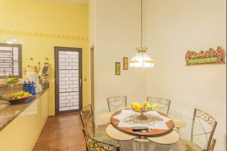 Casa à venda com 300m², 3 quartos e 4 vagasCopa