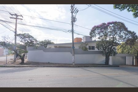 Casa à venda com 300m², 3 quartos e 4 vagasFachada
