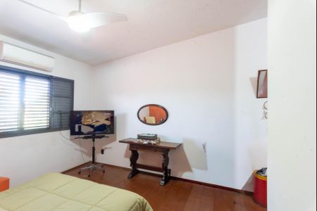 Casa à venda com 300m², 3 quartos e 4 vagasSuíte