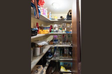 Casa à venda com 300m², 3 quartos e 4 vagasDespensa