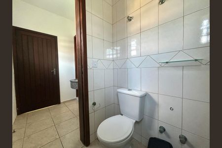 Casa para alugar com 272m², 6 quartos e 4 vagasBanheiro 