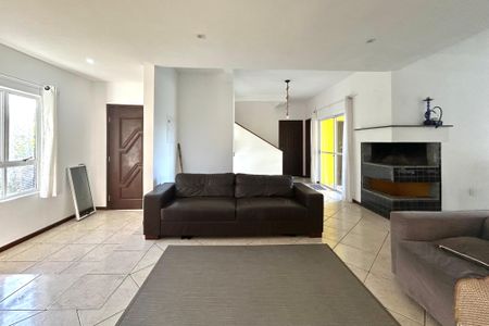 Casa para alugar com 272m², 6 quartos e 4 vagasSala