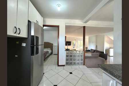 Casa para alugar com 272m², 6 quartos e 4 vagasCozinha 