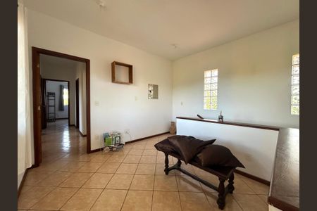 Casa para alugar com 272m², 6 quartos e 4 vagasEscada