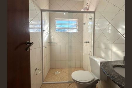 Casa para alugar com 272m², 6 quartos e 4 vagasBanheiro social 