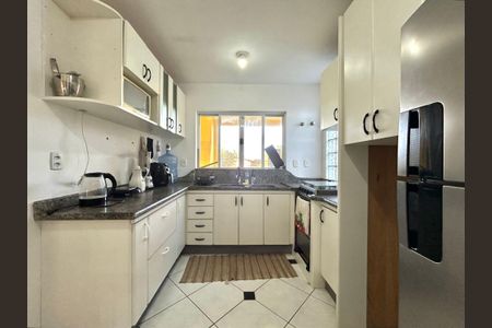 Casa para alugar com 272m², 6 quartos e 4 vagasCozinha 