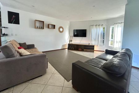 Casa para alugar com 272m², 6 quartos e 4 vagasSala