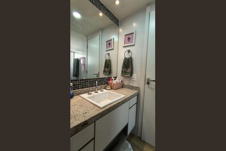 Apartamento à venda com 124m², 4 quartos e 2 vagasBanheiro da Suíte 1 e 2