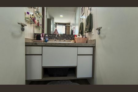 Apartamento à venda com 124m², 4 quartos e 2 vagasBanheiro da Suíte 1 e 2