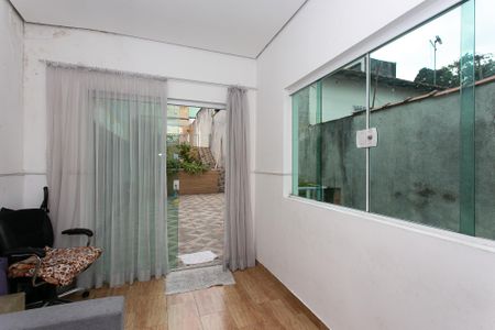 Casa à venda com 550m², 3 quartos e 3 vagasSala