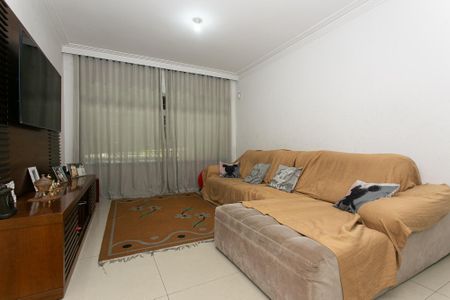 Casa à venda com 550m², 3 quartos e 3 vagasSala