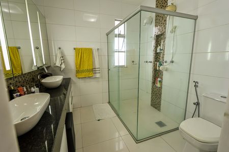 Apartamento à venda com 237m², 3 quartos e 2 vagasBanheiro da Suíte