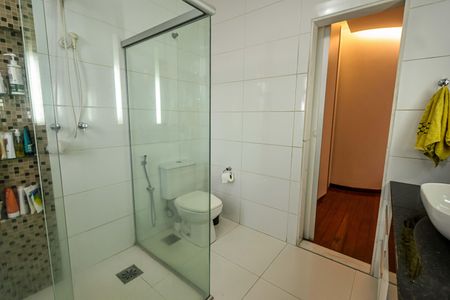 Apartamento à venda com 237m², 3 quartos e 2 vagasBanheiro da Suíte