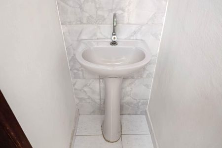 Casa para alugar com 65m², 2 quartos e 1 vaga Casa para alugar com 65m², 2 quartos e 1 vagaBanheiro de serviço