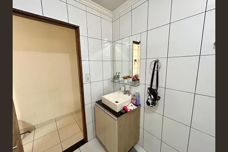Casa para alugar com 200m², 4 quartos e 2 vagasBanheiro 1