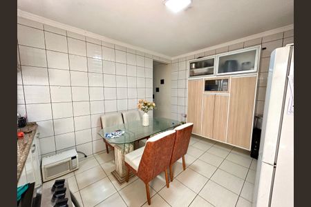 Casa para alugar com 200m², 4 quartos e 2 vagas Casa para alugar com 200m², 4 quartos e 2 vagasCozinha