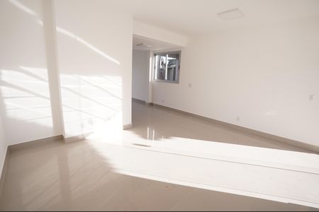 Casa de condomínio para alugar com 209m², 3 quartos e 4 vagas