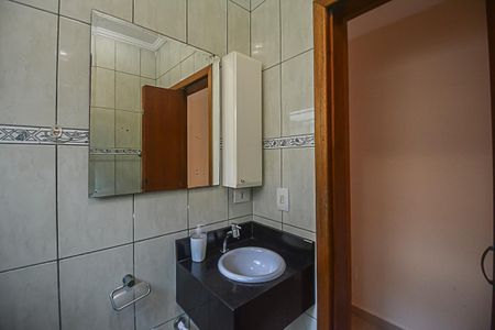Casa à venda com 300m², 4 quartos e 2 vagasBanheiro 2