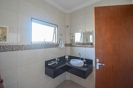 Casa à venda com 300m², 4 quartos e 2 vagasBanheiro 1