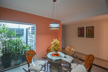 Casa à venda com 300m², 4 quartos e 2 vagasSala de Jantar