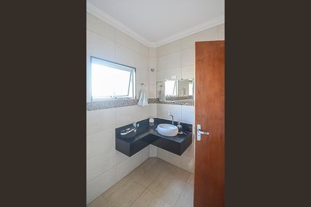 Casa à venda com 300m², 4 quartos e 2 vagasBanheiro 1