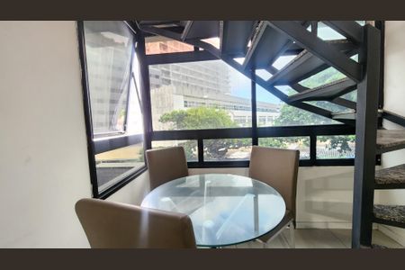 Sala 1 de apartamento para alugar com 2 quartos, 120m² em Ondina, Salvador