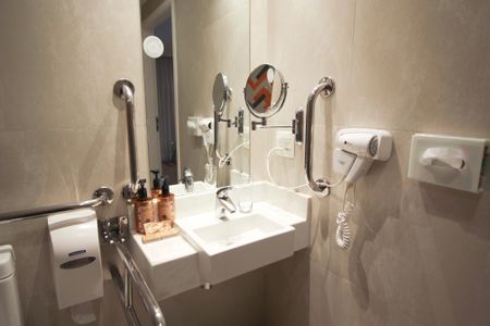 Banheiro de kitnet/studio à venda com 1 quarto, 30m² em Planalto Paulista, São Paulo