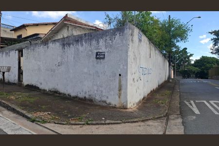 Casa à venda com 450m², 3 quartos e 2 vagas Casa à venda com 450m², 3 quartos e 2 vagasFachada