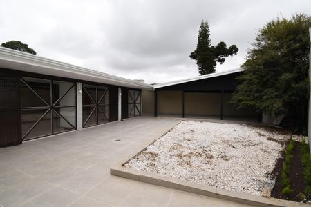 Casa para alugar com 200m², 4 quartos e 2 vagasÁrea externa - Fundos