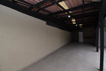 Casa para alugar com 200m², 4 quartos e 2 vagasÁrea externa - Fundos